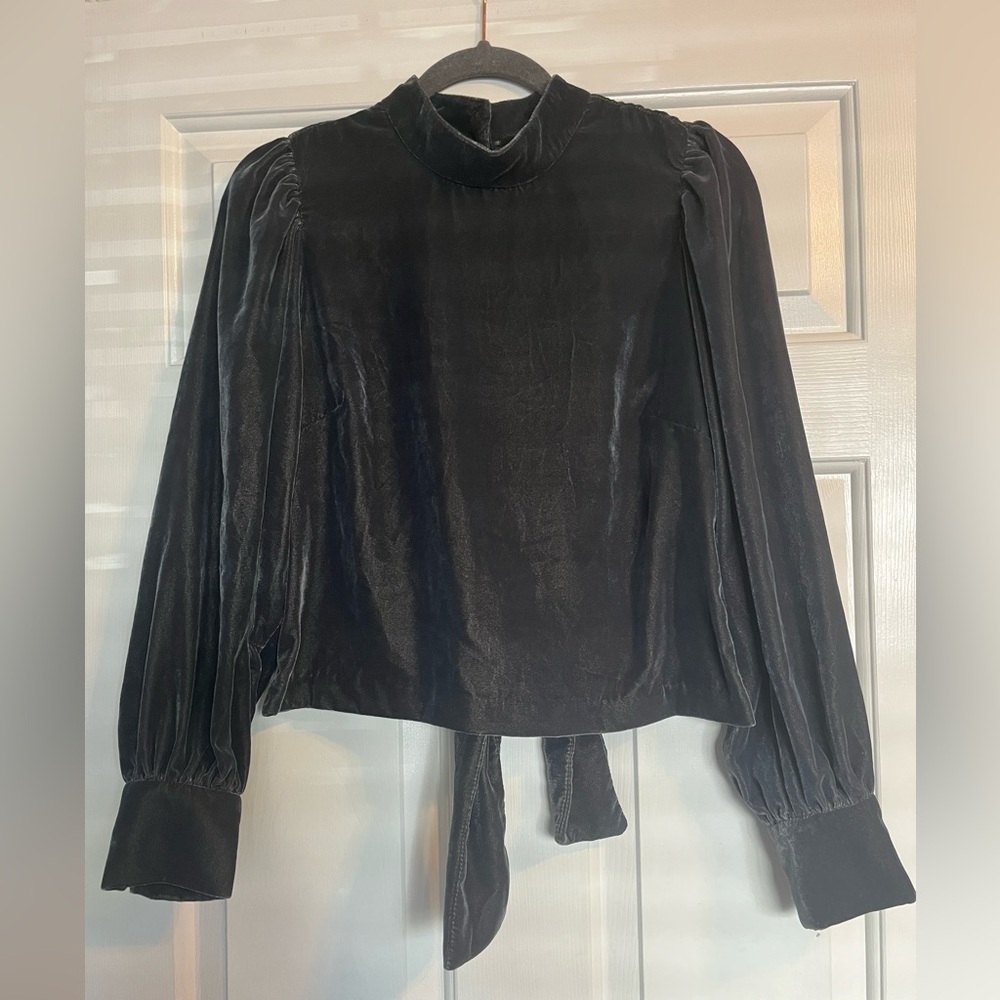 NWT Banana Republic Velvet Shimmer Open Back Tie Mock Neck Blouse, Medium, Grey